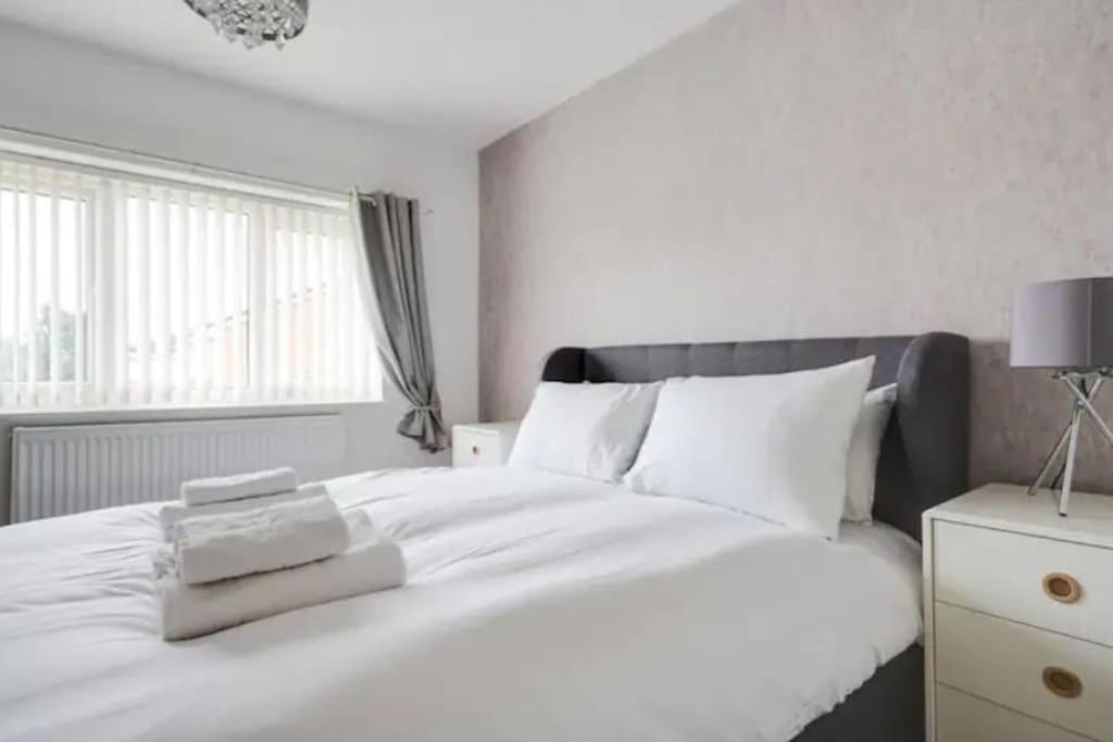 Newly Renovated House Near Trafford Centre Villa Manchester Exterior photo