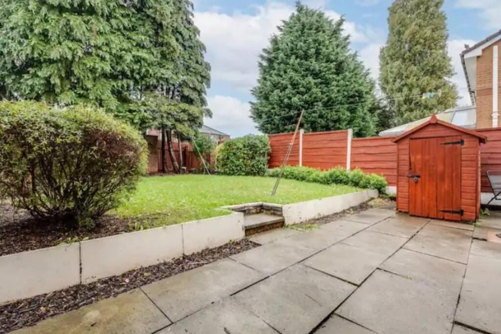 Newly Renovated House Near Trafford Centre Villa Manchester Exterior photo