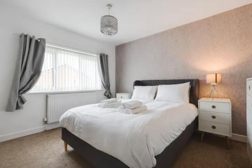 Newly Renovated House Near Trafford Centre Villa Manchester Exterior photo